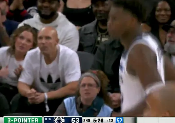 爱德华兹干拔三分投进已经6中5拿到17分，森林狼仅差快船3分